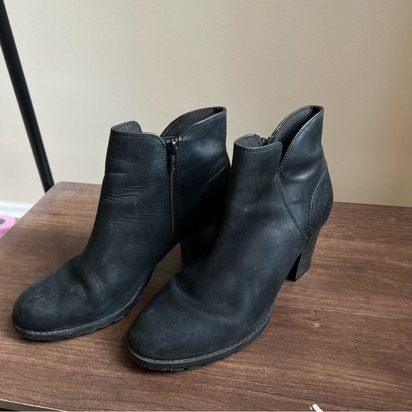 Clarks Verona Trish Leather Black Bootie size 9.5 - Picture 2 of 7